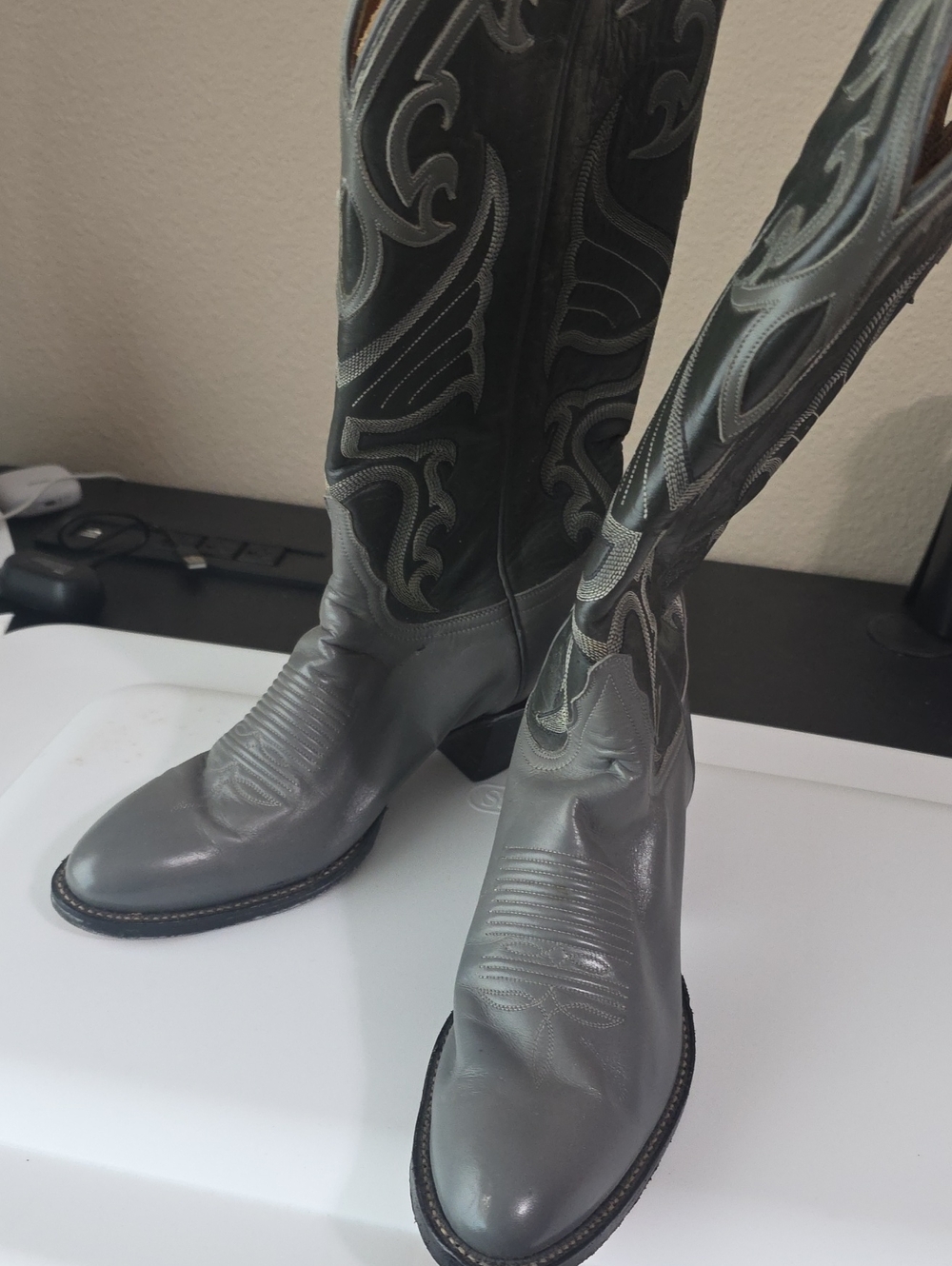Tony Lama Cowboy Boots Leather Size 8.5 Color Grey Buck Stitched EUC